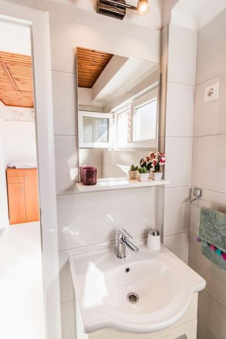 Holiday Home Marina-Renovated House In City Center Rogoznica  Esterno foto
