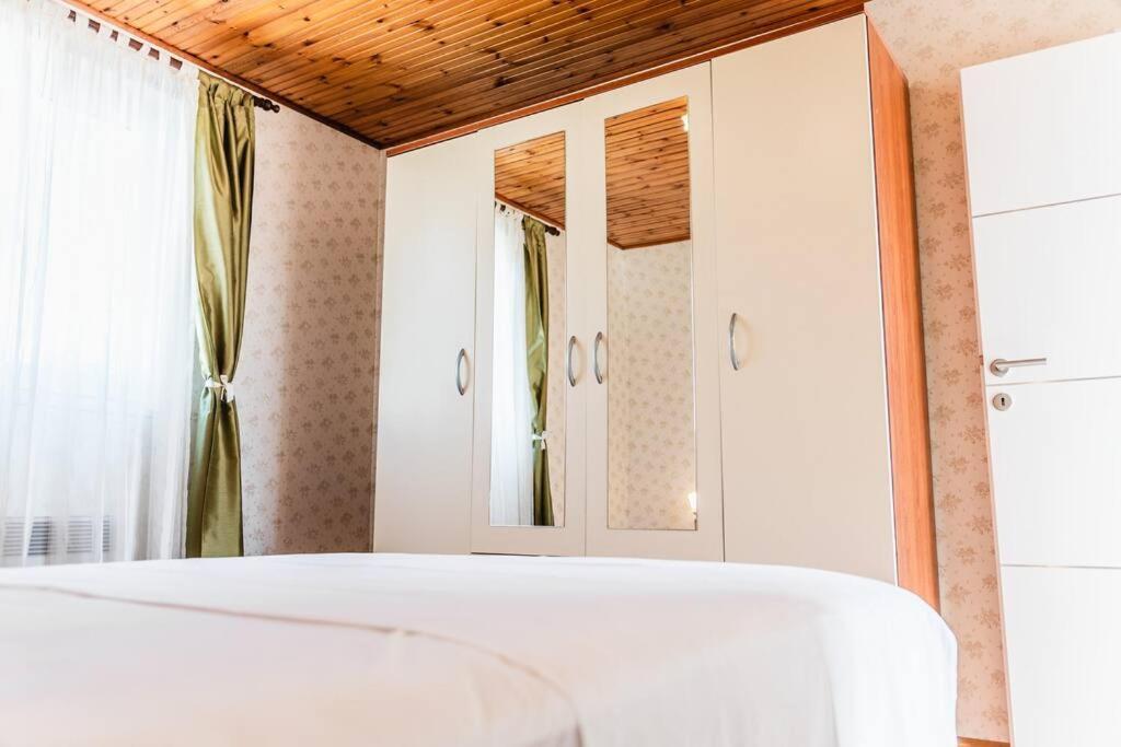 Holiday Home Marina-Renovated House In City Center Rogoznica  Esterno foto