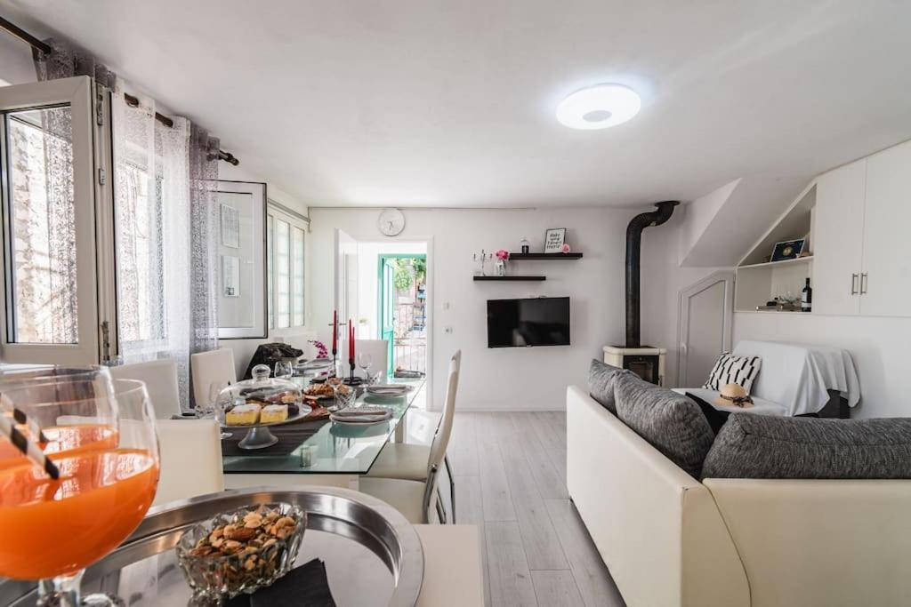 Holiday Home Marina-Renovated House In City Center Rogoznica  Esterno foto