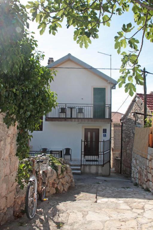 Holiday Home Marina-Renovated House In City Center Rogoznica  Esterno foto