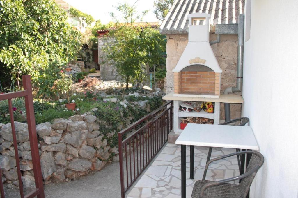 Holiday Home Marina-Renovated House In City Center Rogoznica  Esterno foto